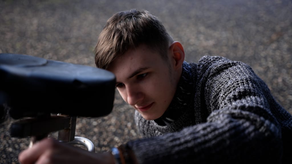 Solent Partners, Aaron Fixing